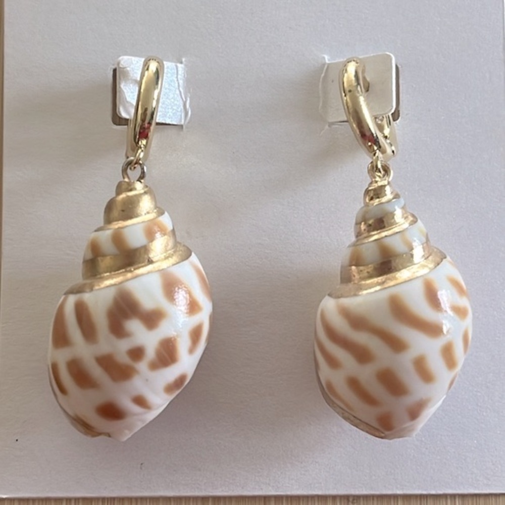 Brand New BaubleBar Gold Tone Conch Seashell Drop Earrings Beach Vacation Cruise - Picture 9 of 12
